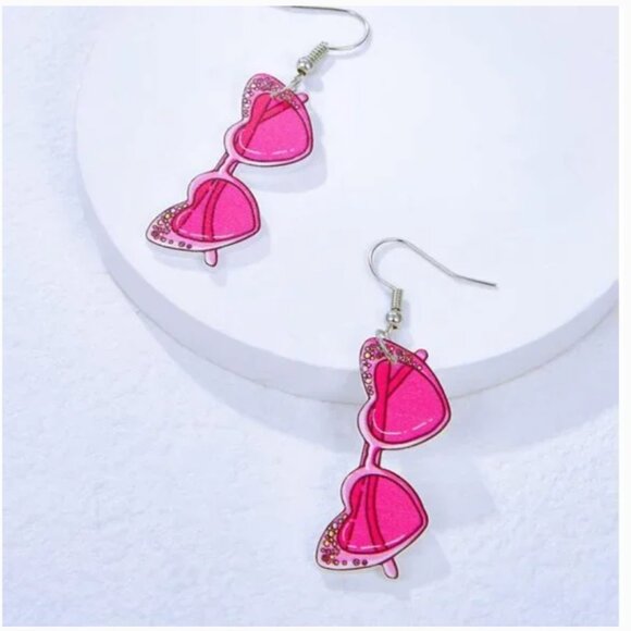 ⭐️❤️FREE Sunglasses Sun Glasses Chic Beach Vaca Vacation Artsy Drop Hip Earrings - Picture 1 of 3